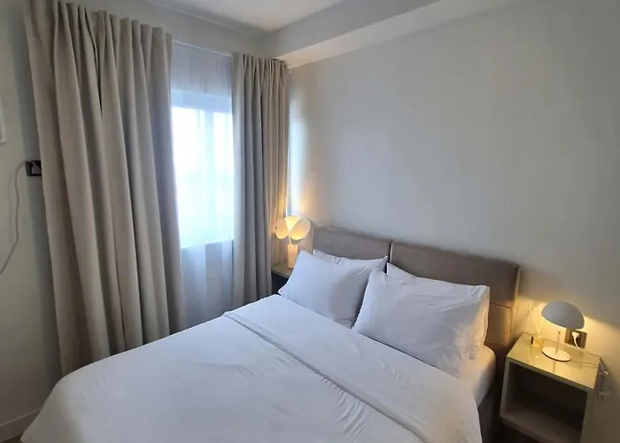 Coastal Crest View L 1br With Balcony L Pool Aparthotel Talisay (Cebu)