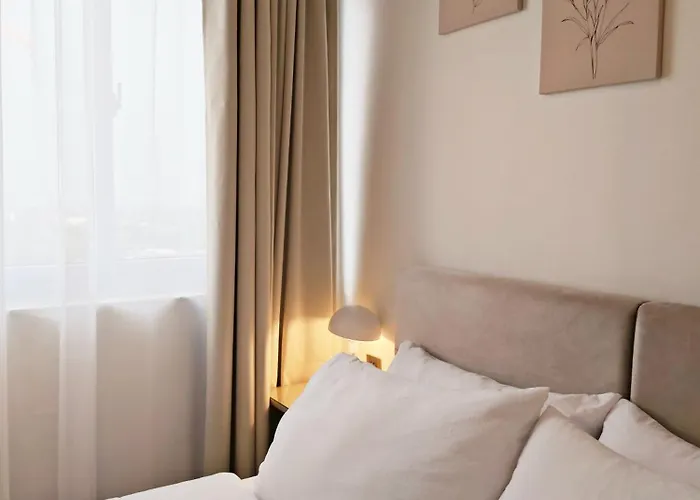 Coastal Crest View L 1br With Balcony L Pool Aparthotel Talisay (Cebu)