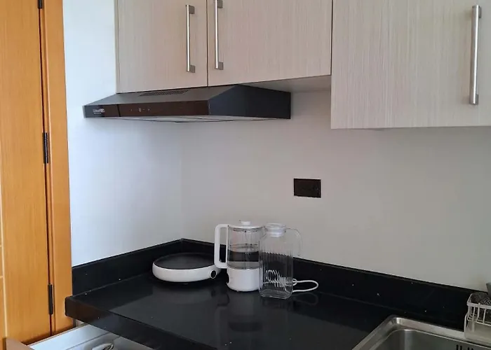 Coastal Crest View L 1br With Balcony L Pool Aparthotel Talisay (Cebu)